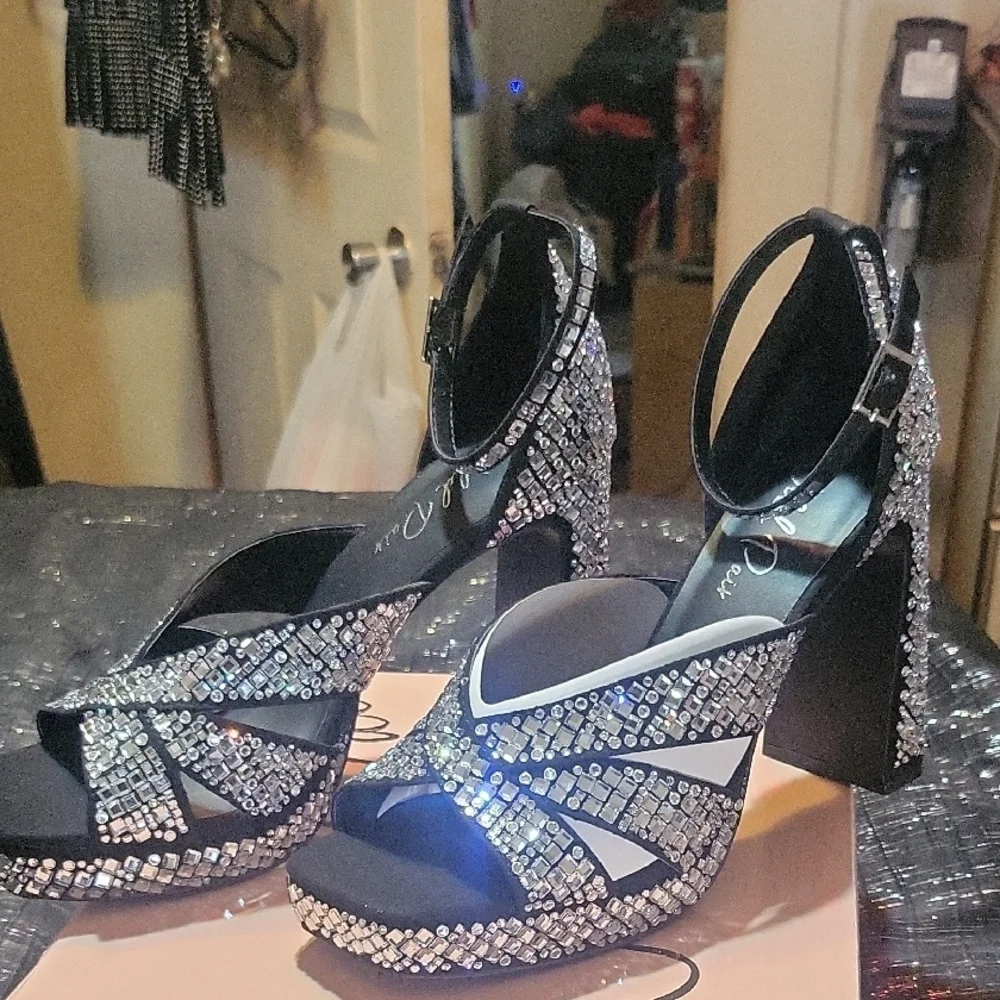 Brand New Wild Pair Black Rhinestone Women's Heels - Picture 4 of 7